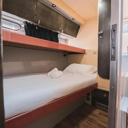 Ботель Yacht Patxi *