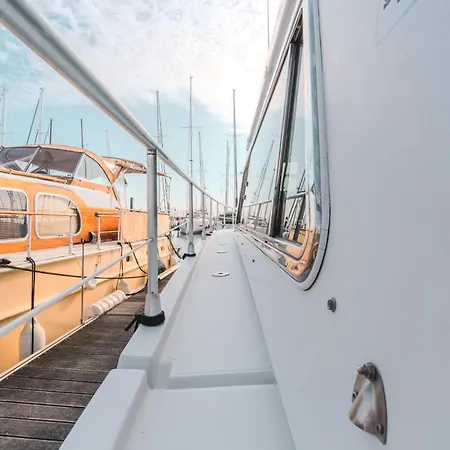 Yacht Patxi 船上ホテル