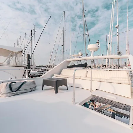 Yacht Patxi 船上ホテル