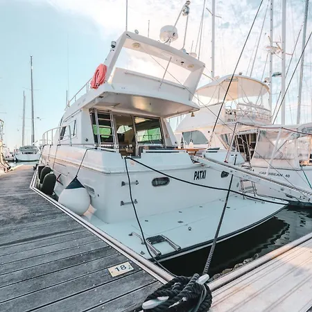 Yacht Patxi 船上ホテル