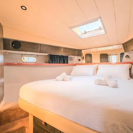 Yacht Patxi 船上ホテル *