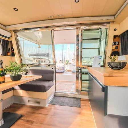 Yacht Patxi 船上ホテル