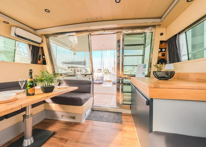 Yacht Patxi 船屋